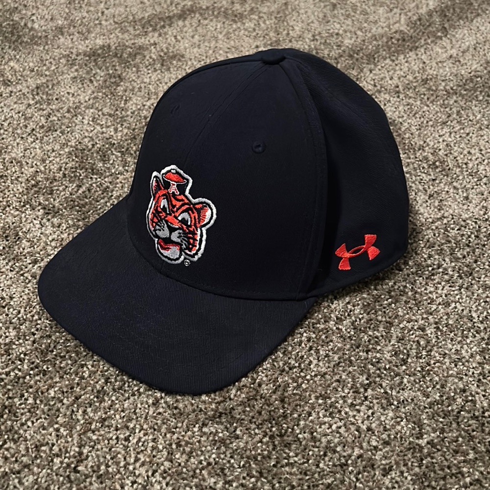Auburn Fitted Hat - size  XL